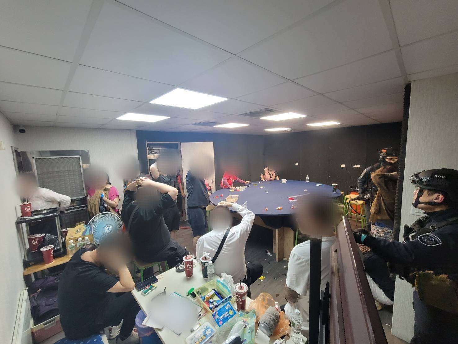 推筒子賭場暗藏深巷!八德警雷霆除暴攻堅逮41人 776636