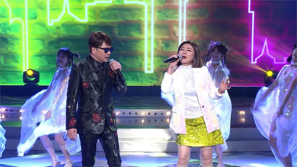 王彩樺戴墨鏡當按摩師 嫌蔡佳麟腳臭全場笑翻