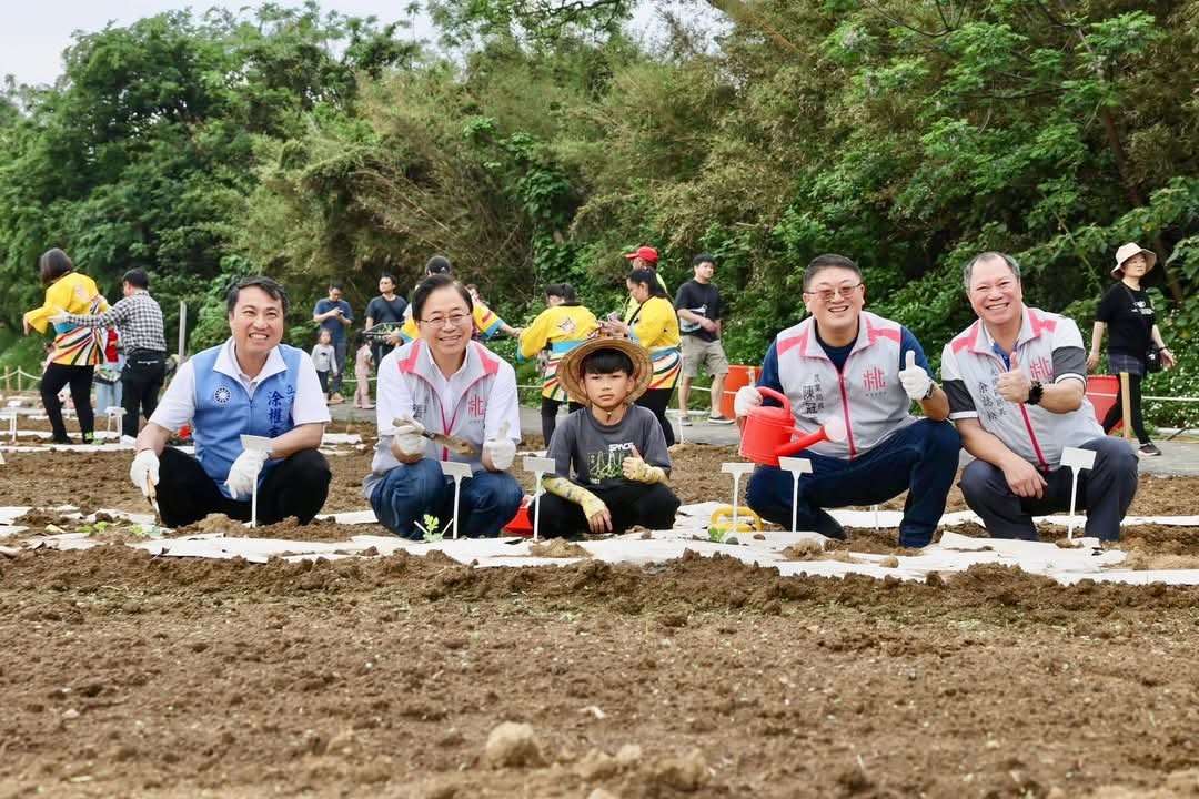 桃園彩色海芋季「西瓜節種植日」熱鬧登場 環保紙農膜落實永續 807296 0