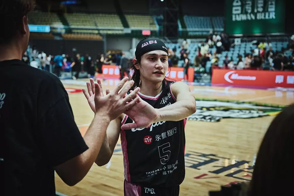 高錦瑋負傷仍展現拚勁 助台啤永豐雲豹取得二連勝 高錦瑋負傷仍展現拚勁 助台啤永豐雲豹取得二連勝