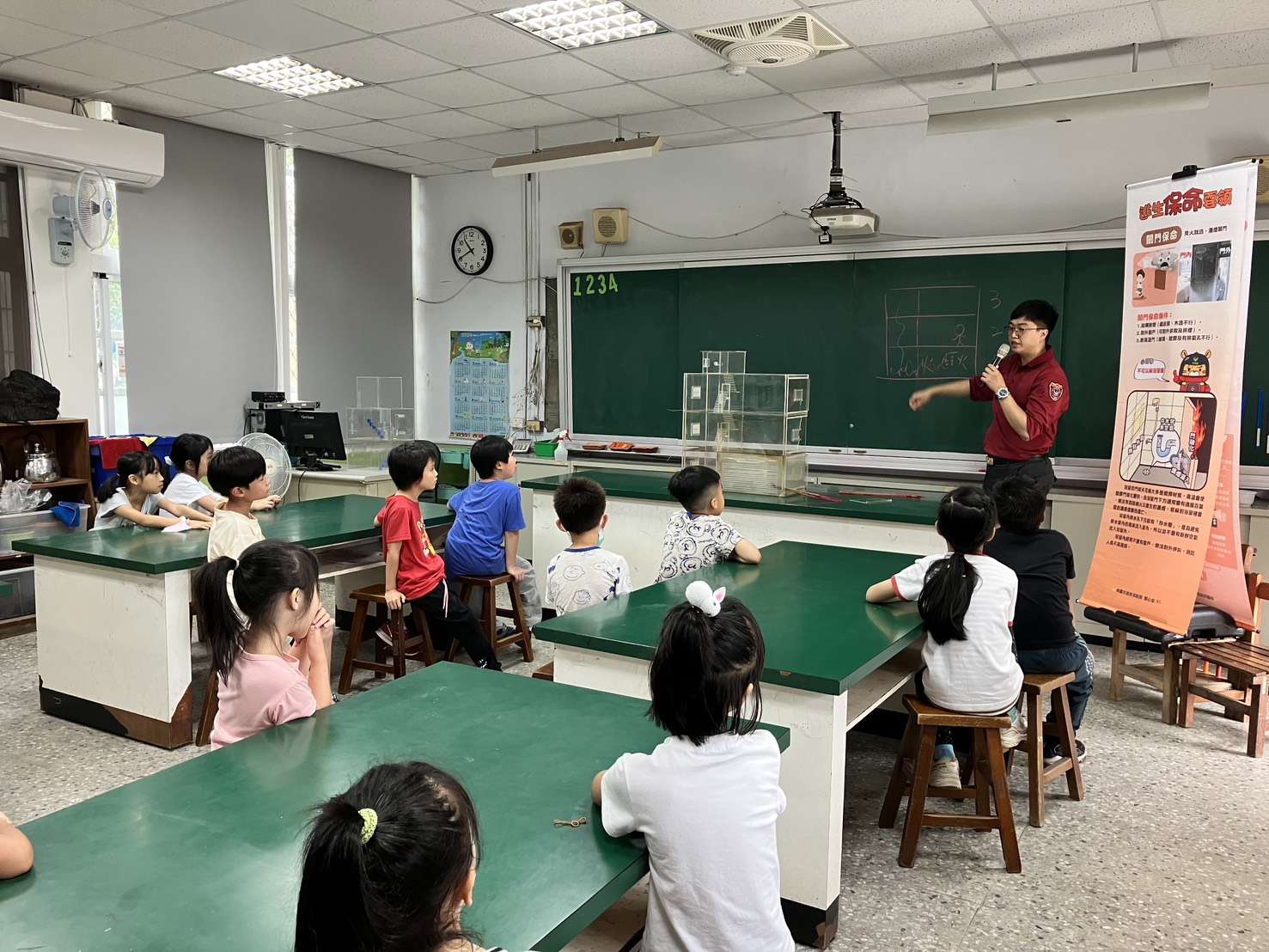 富岡消防分隊設計趣味闖關活動 學子親身體驗強化防災知識 S 123126080 0
