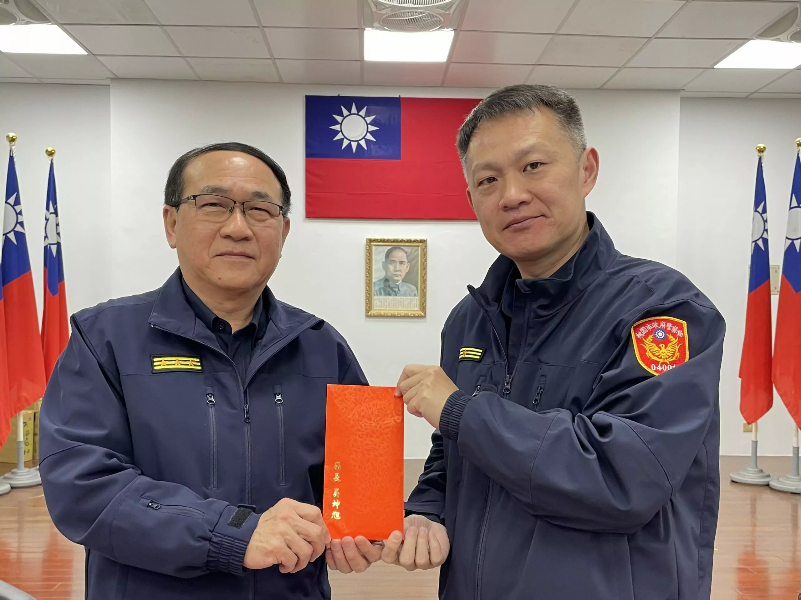 直搗喪屍菸彈毒品分裝場 壢警獲頒獎金 直搗喪屍菸彈毒品分裝場 壢警獲頒獎金