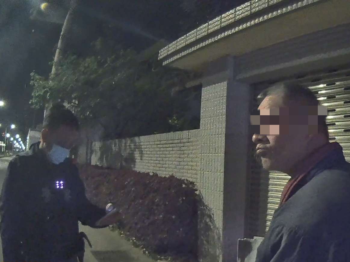 觀音男偷跑出門離家10公里 壢警靠「鞋子」幫找家人 S 13172745