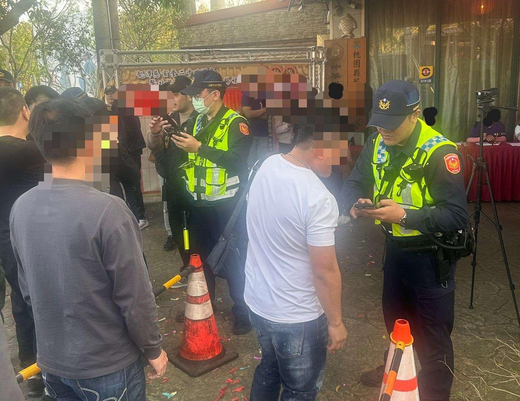 桃警出動逾2千警力雷厲掃黑 820人涉案被逮 S 19349775 0