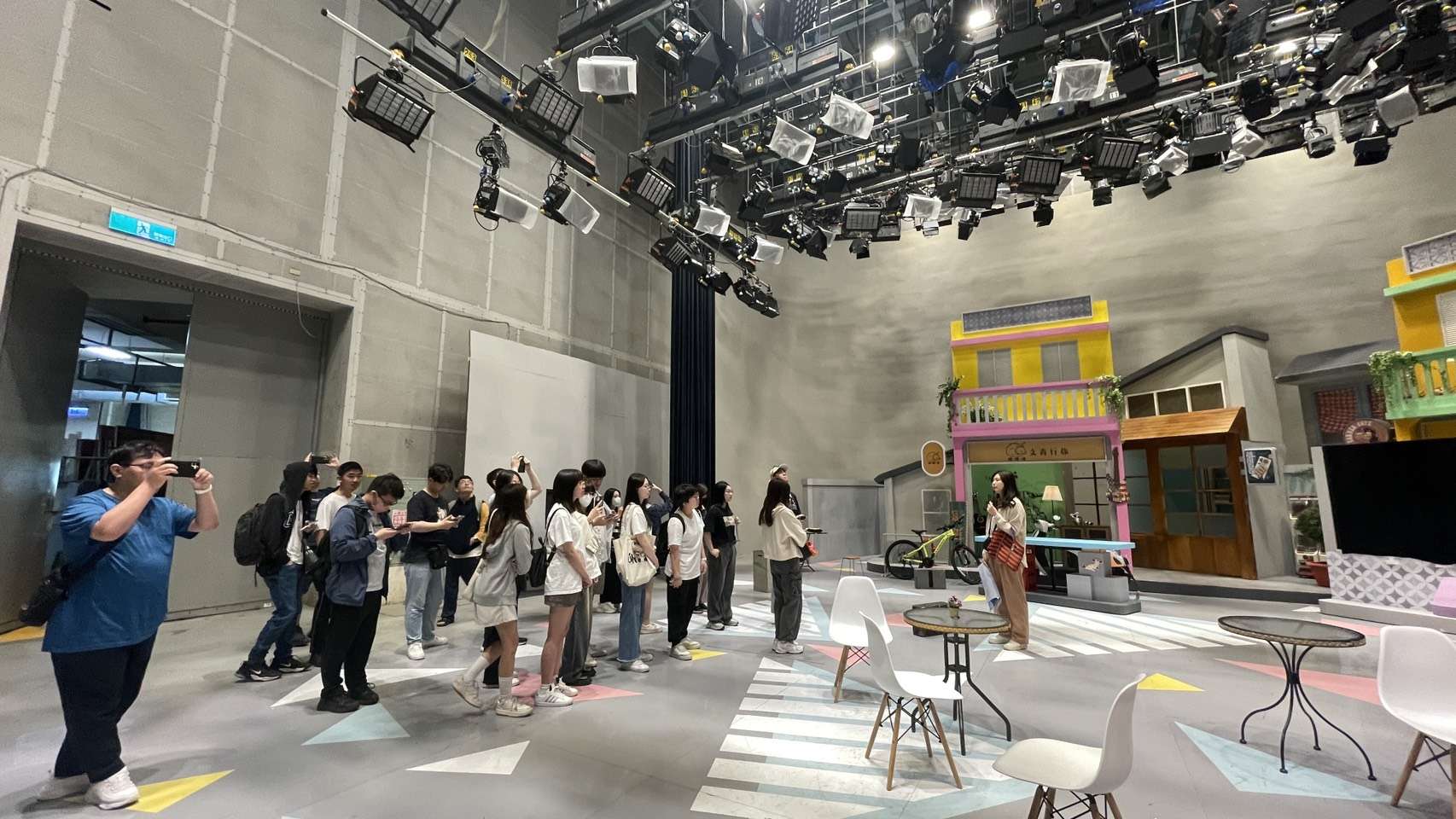 赴電視台實地交流 開南大學USR計畫培養學子影像素養與文化敏感度 S 23830597 0