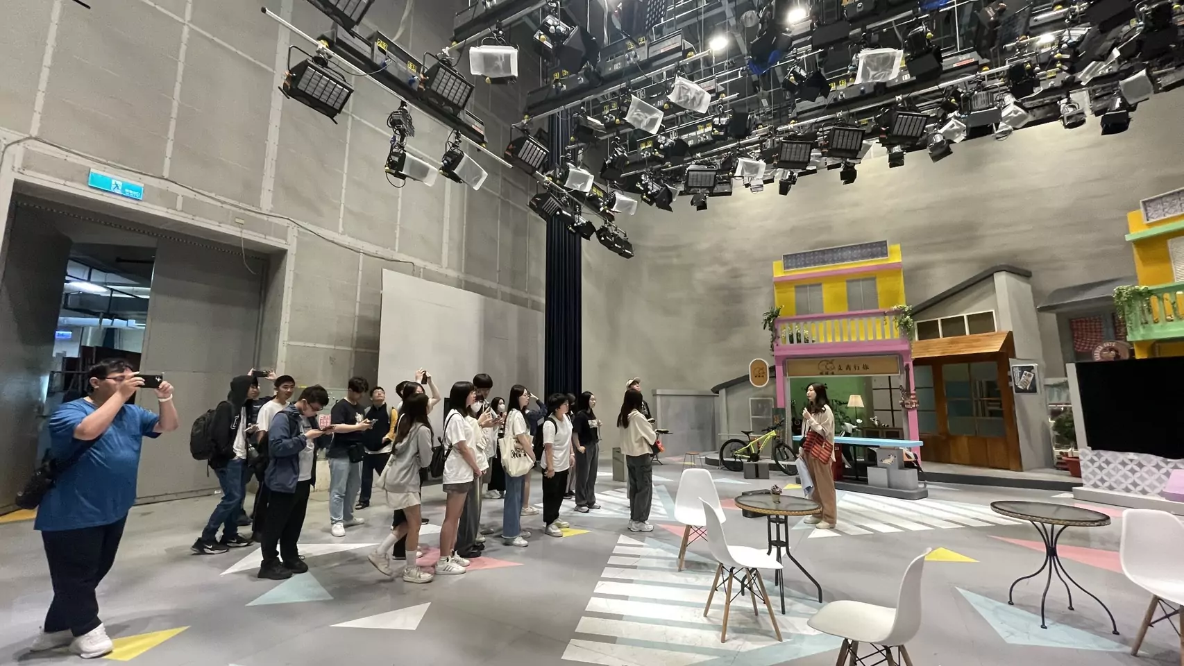 赴電視台實地交流 開南大學USR計畫培養學子影像素養與文化敏感度 S 23830597 0