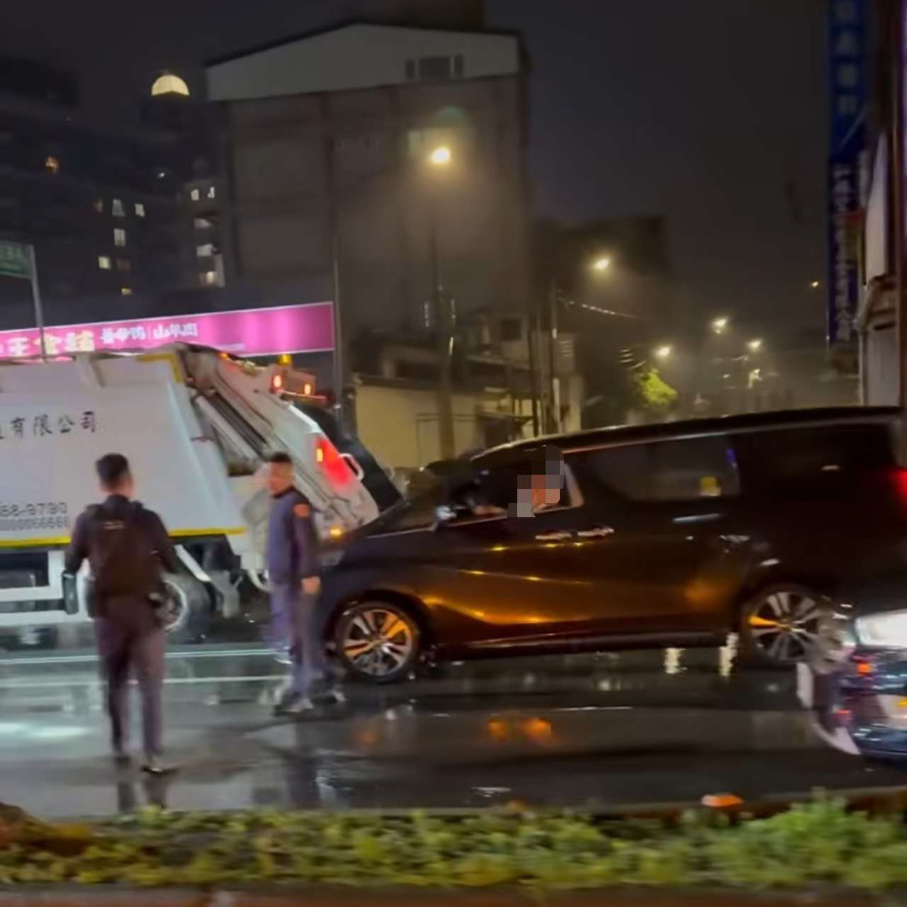 驚險追逐!中壢警開12槍攔截拒檢逃逸嫌犯 1車遭波及 S 30310460
