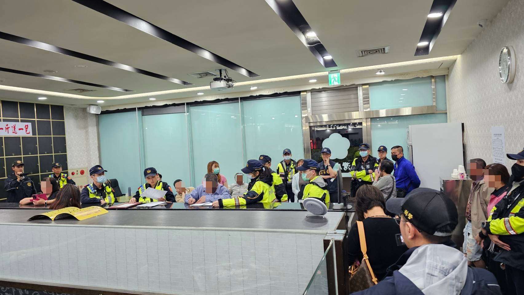 龍潭警深夜雷霆出擊 威力掃蕩清除治安死角 S 3293258