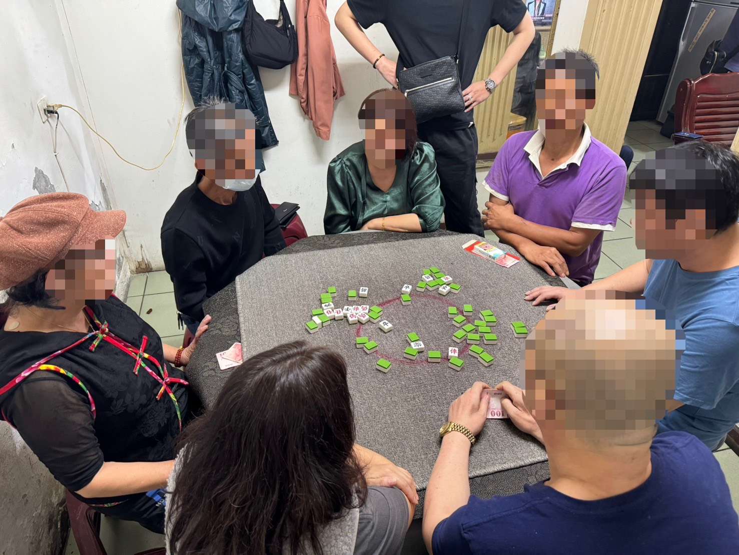 賭場藏身透天厝 龍潭警深夜攻堅逮人 S 3391658 0
