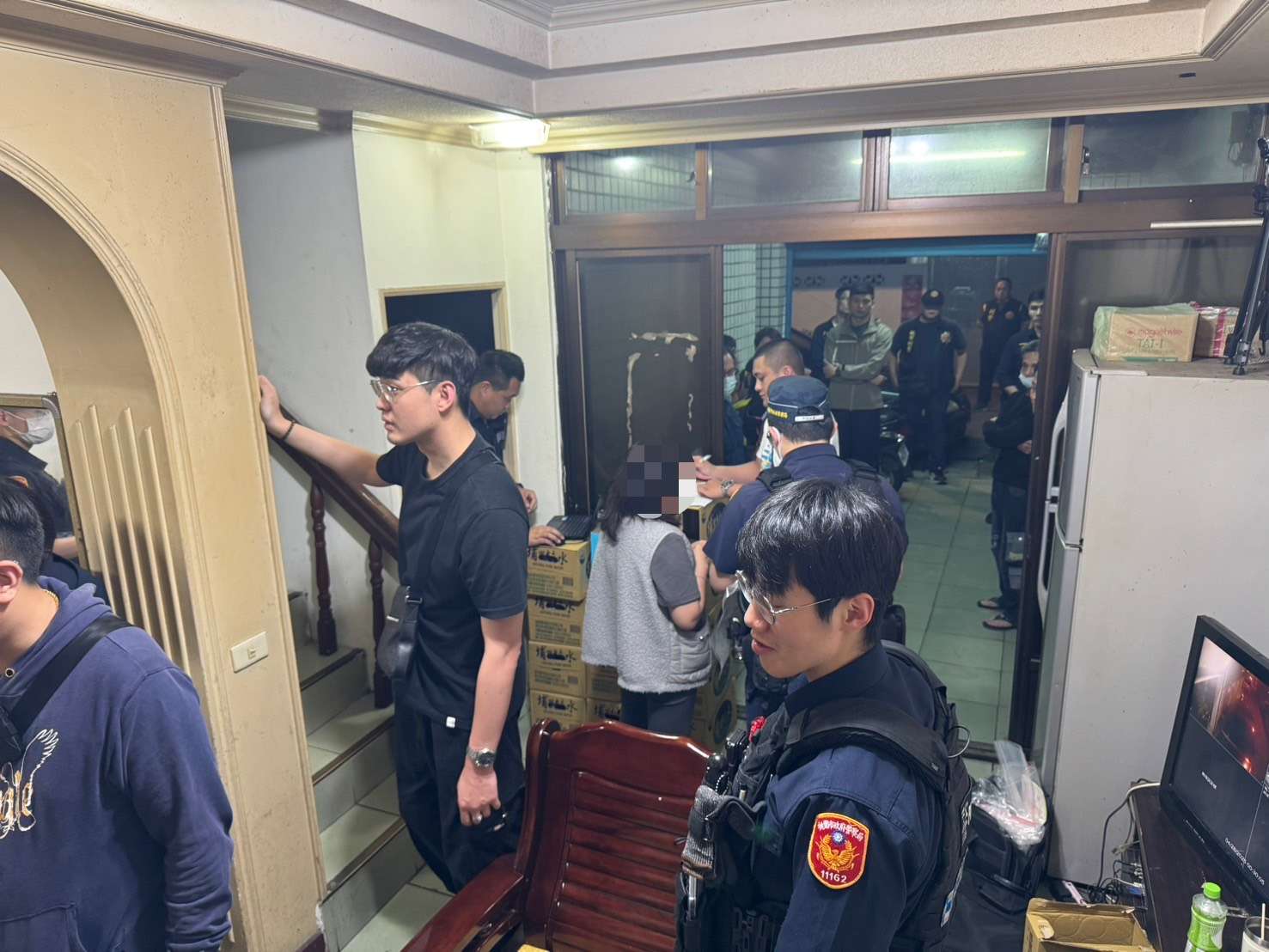 賭場藏身透天厝 龍潭警深夜攻堅逮人 S 3391661 0