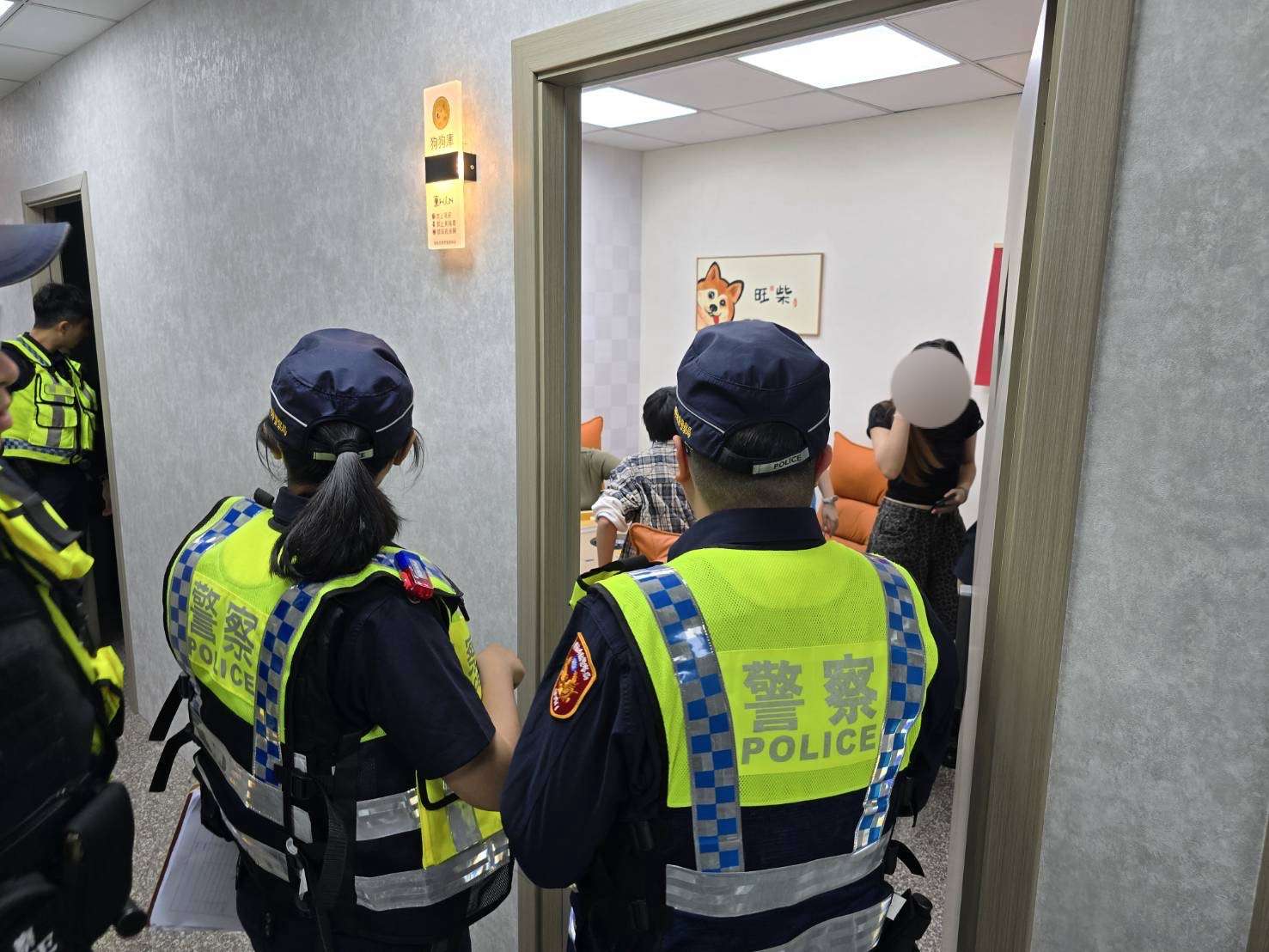 龜山警執行雷霆除暴專案 臨檢攔查展現執法決心 S 381526019