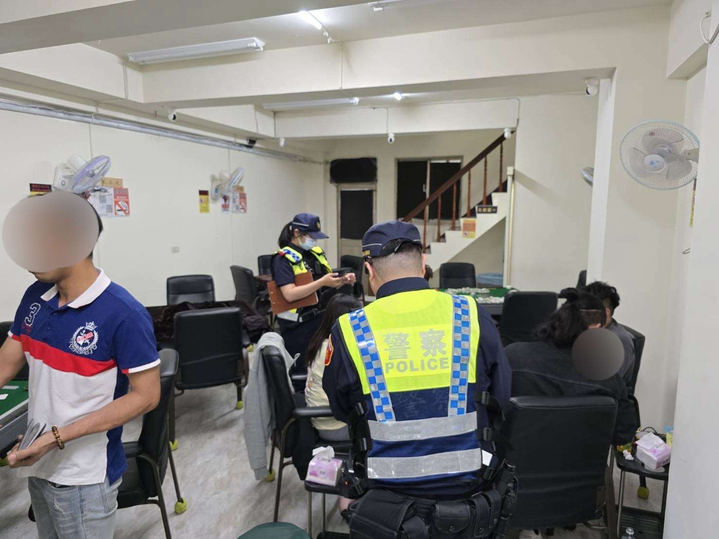 龜山警執行雷霆除暴專案 臨檢攔查展現執法決心 S 381526020