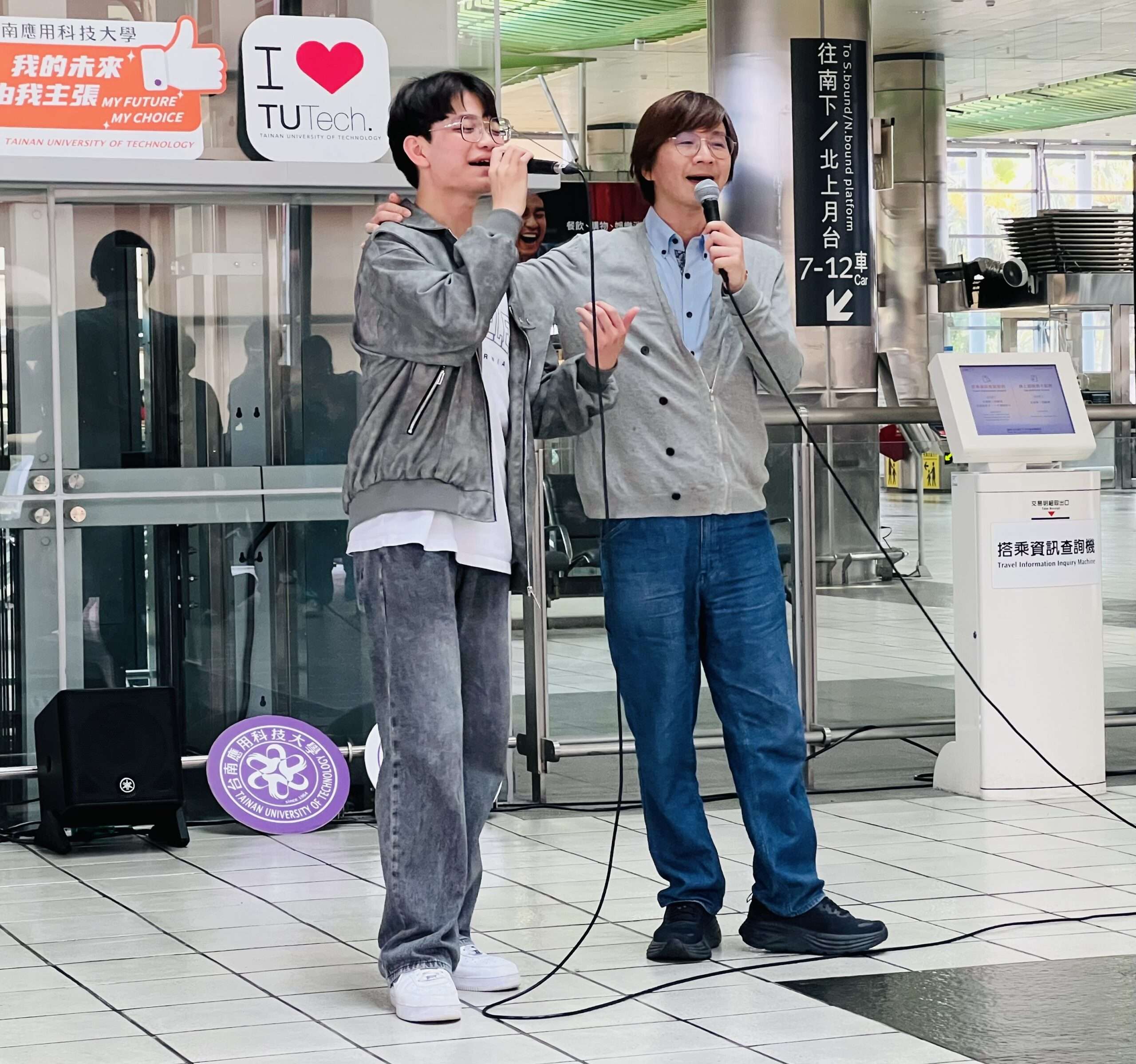 林隆璇、李奕青、南應大學生高鐵站快閃演出 旅客好驚喜 S 48922839 scaled