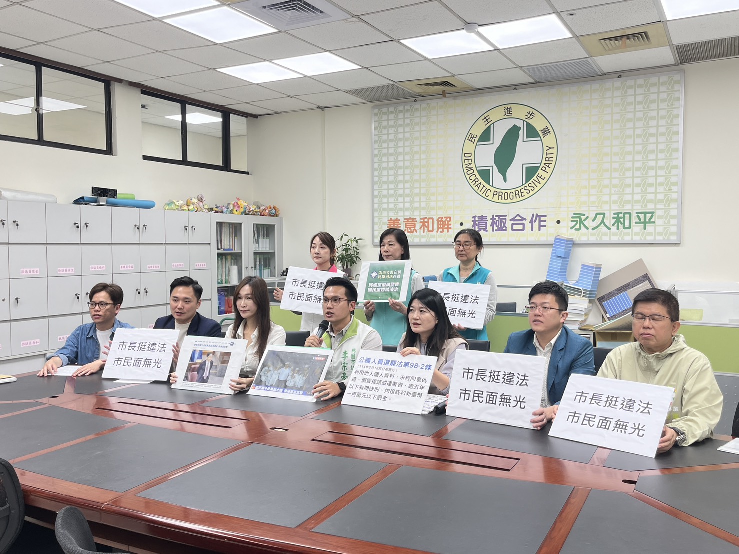 張善政赴北檢集會惹議 桃議民進黨團怒轟:帶頭違法