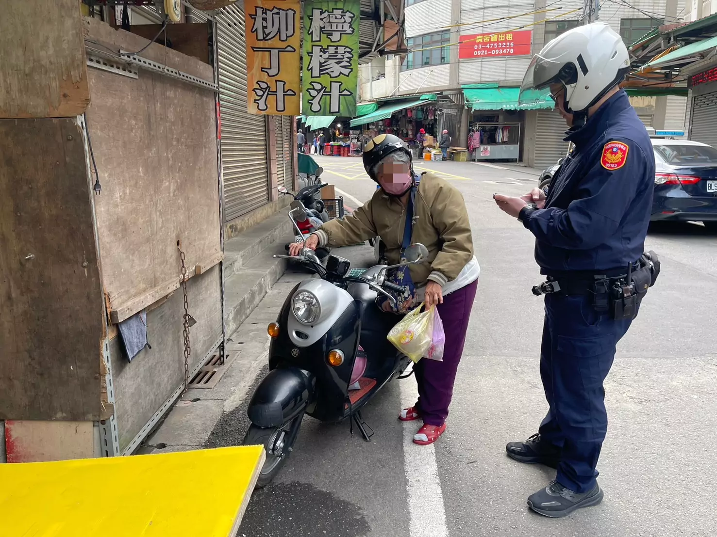機車「消失」嚇壞婦人 楊梅警暖心協助化解烏龍 S 74154027 0