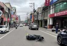 【有片】突開車門擊落雙載機車!騎士慘噴飛對向車道