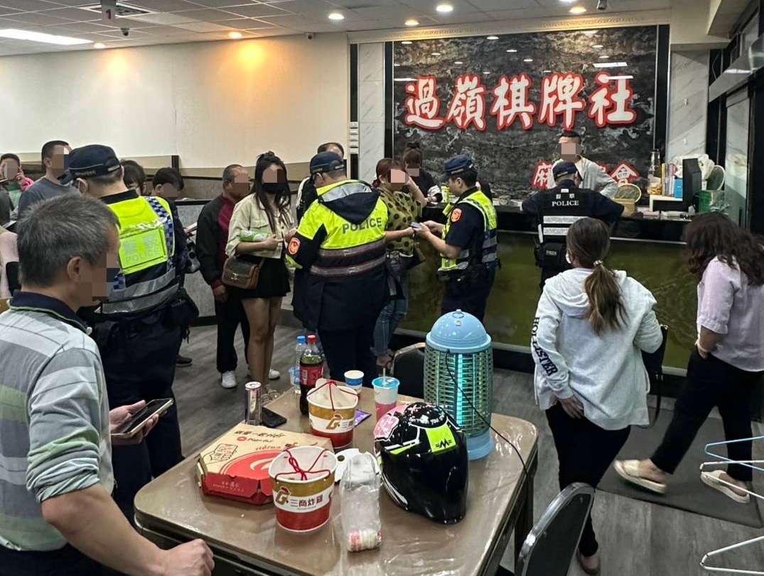 楊梅警威力臨檢掃蕩 維持治安平穩 S 74252349 0
