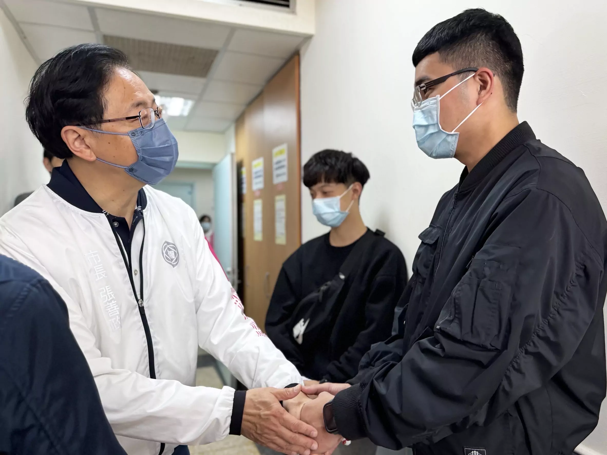 員警抓毒蟲骨折恐神經受損 張善政:提供最完善的醫療協助 S 7495706 0