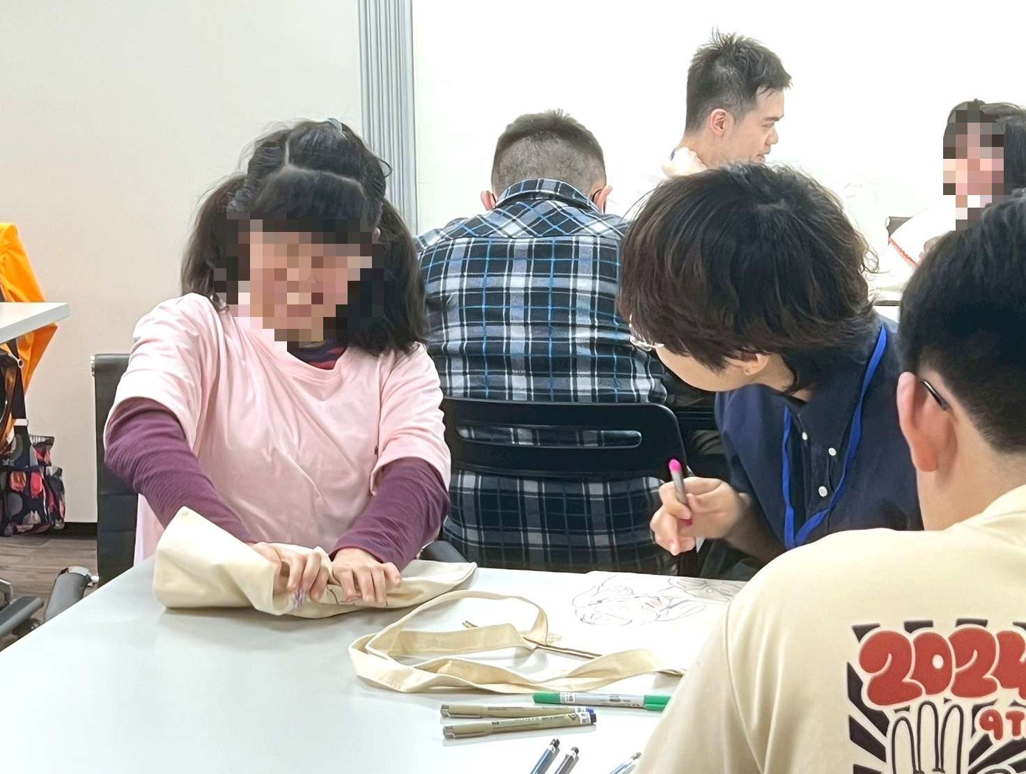 關懷弱勢慈善協會攜手桃園青年志工 用藝術陪伴身障孩童認識環保 S 77004805