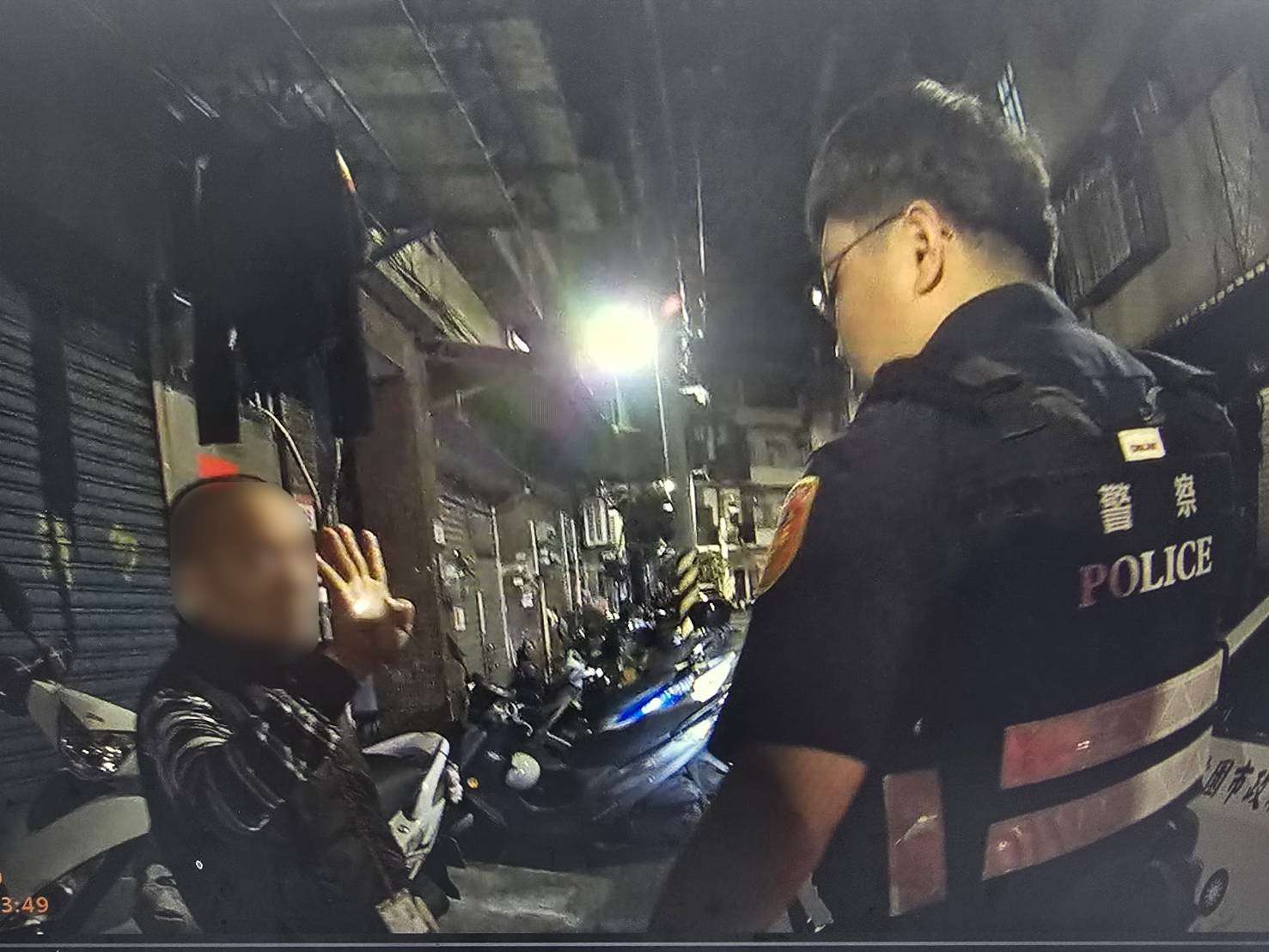 熟面孔?龜山警靠鷹眼立大功 溫馨護送失智翁返家 S 80003300