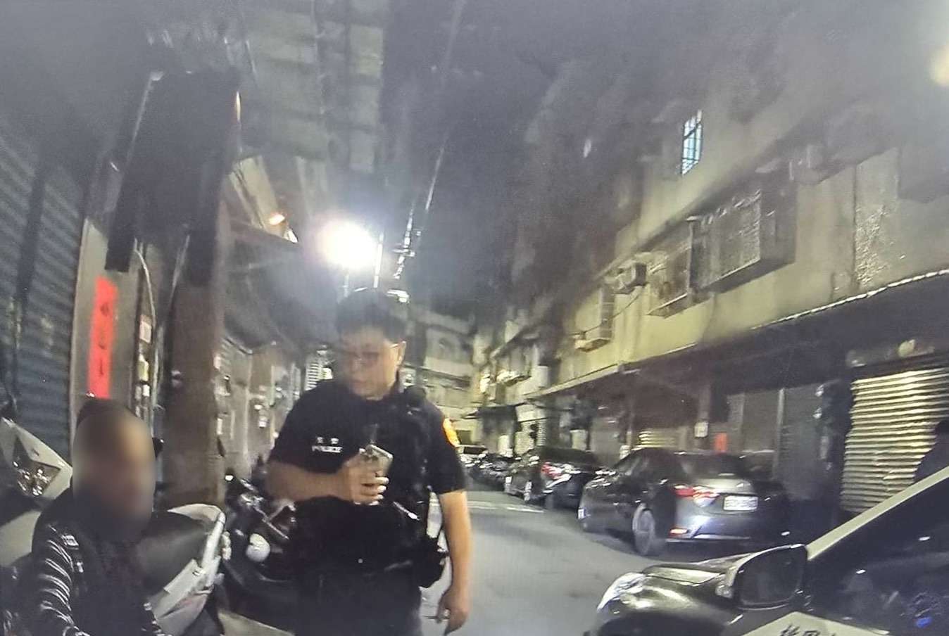 熟面孔?龜山警靠鷹眼立大功 溫馨護送失智翁返家 S 80003377