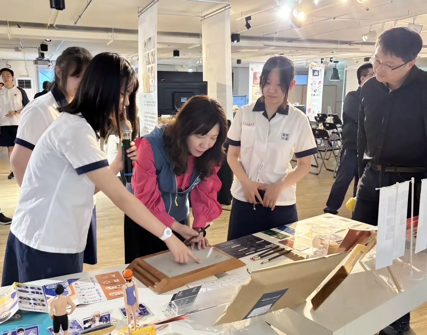 高中設計學群聯展登場 桃園5校學子大展創意能量 高中設計學群聯展登場 桃園5校學子大展創意能量