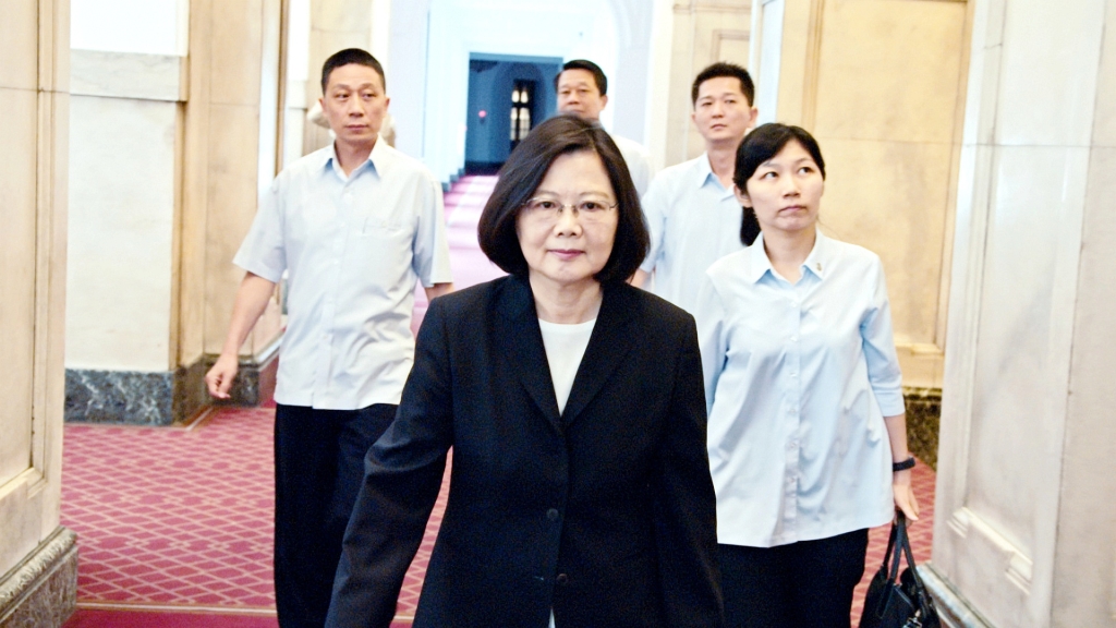 貼身紀錄蔡英文「8年總統任期」!《看不見的國家》導演深受啟發