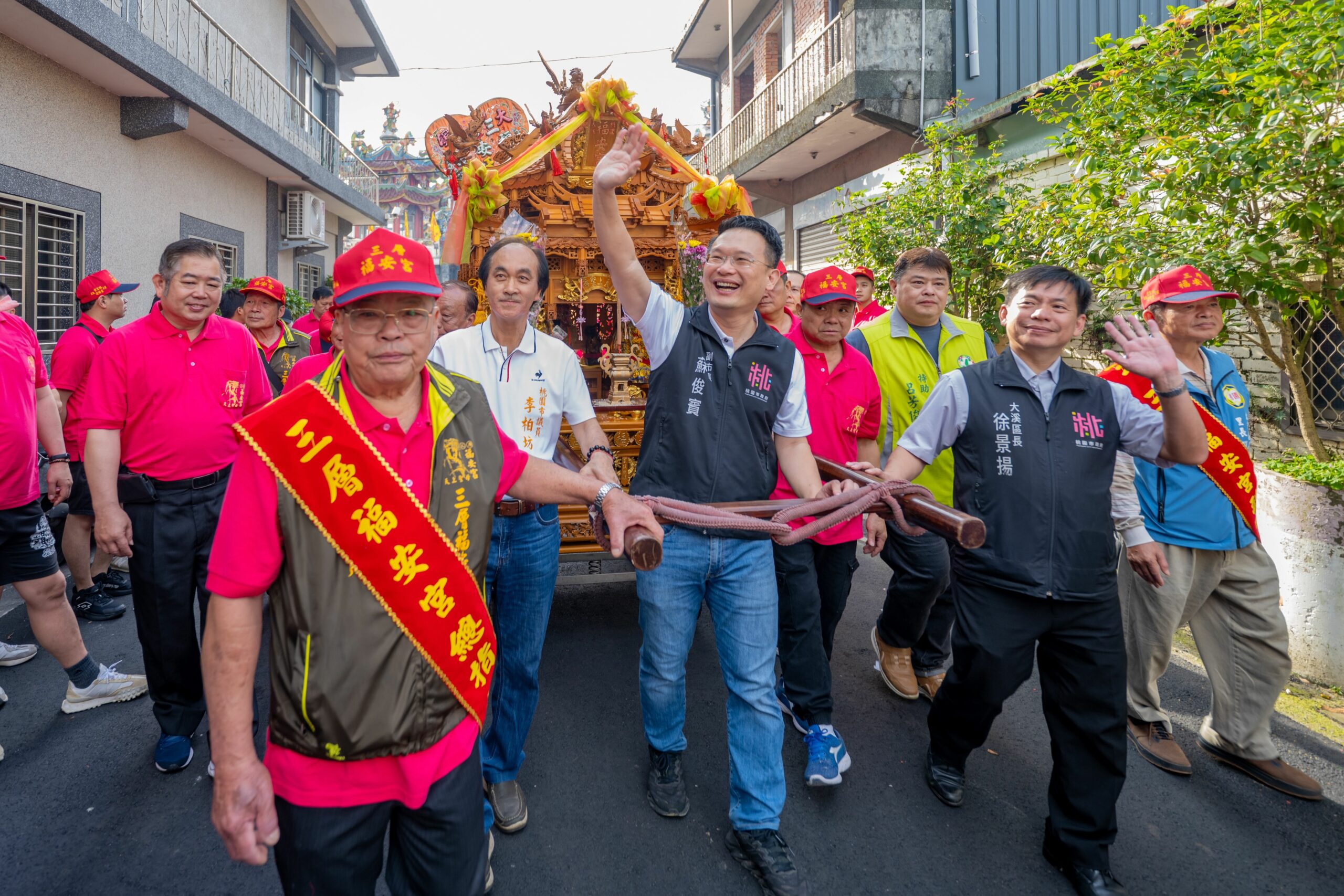 大溪「老媽祖」出巡百年社頭齊聚 蘇俊賓:讓信仰代代相傳 b9568899 2af1 447f 9622 9bc594f3496a scaled