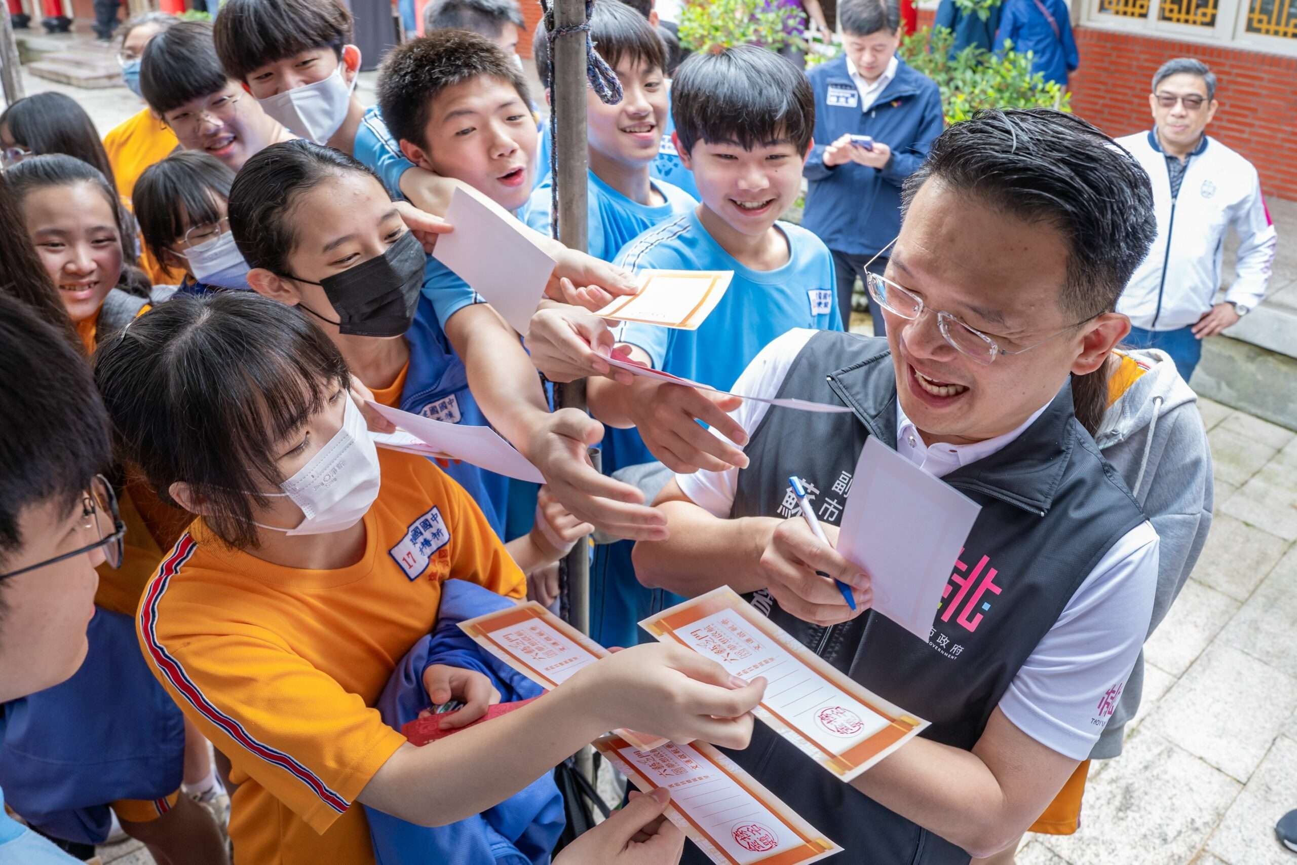 國中會考倒數!蘇俊賓前進桃園孔廟祈福 勉勵考生保持最佳學習狀態 de815300 7b43 4df1 8130 9992e66cc3cf scaled