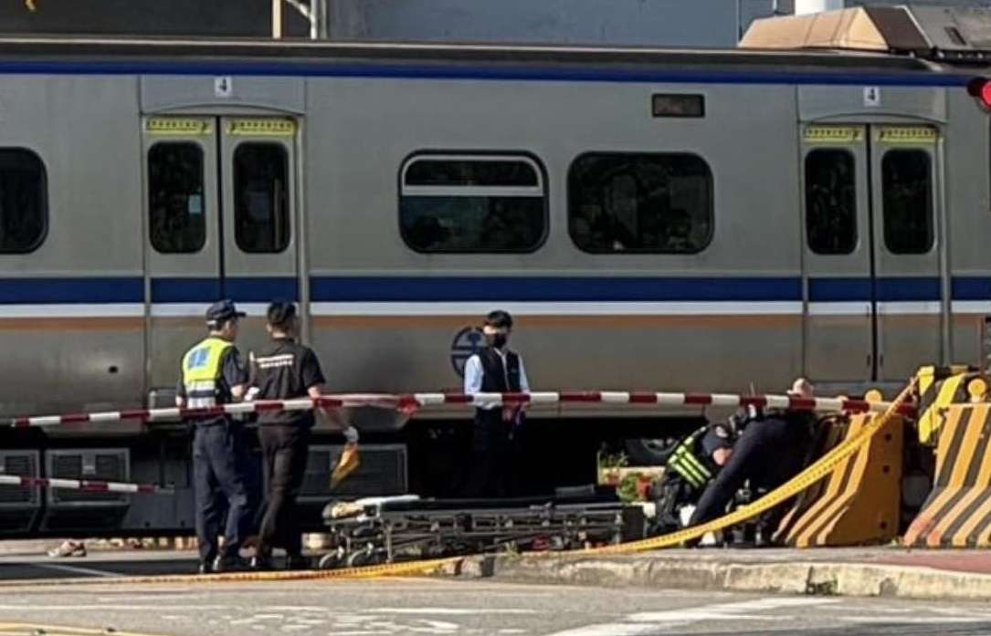 台鐵「桃園-內壢」清晨死傷事故 列車誤點、周邊交通壅塞 g5wt45wqr