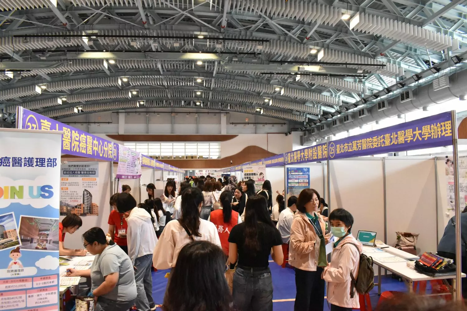長庚科大人才超夯!170家企業齊聚校園徵才博覽會 gaw56f4
