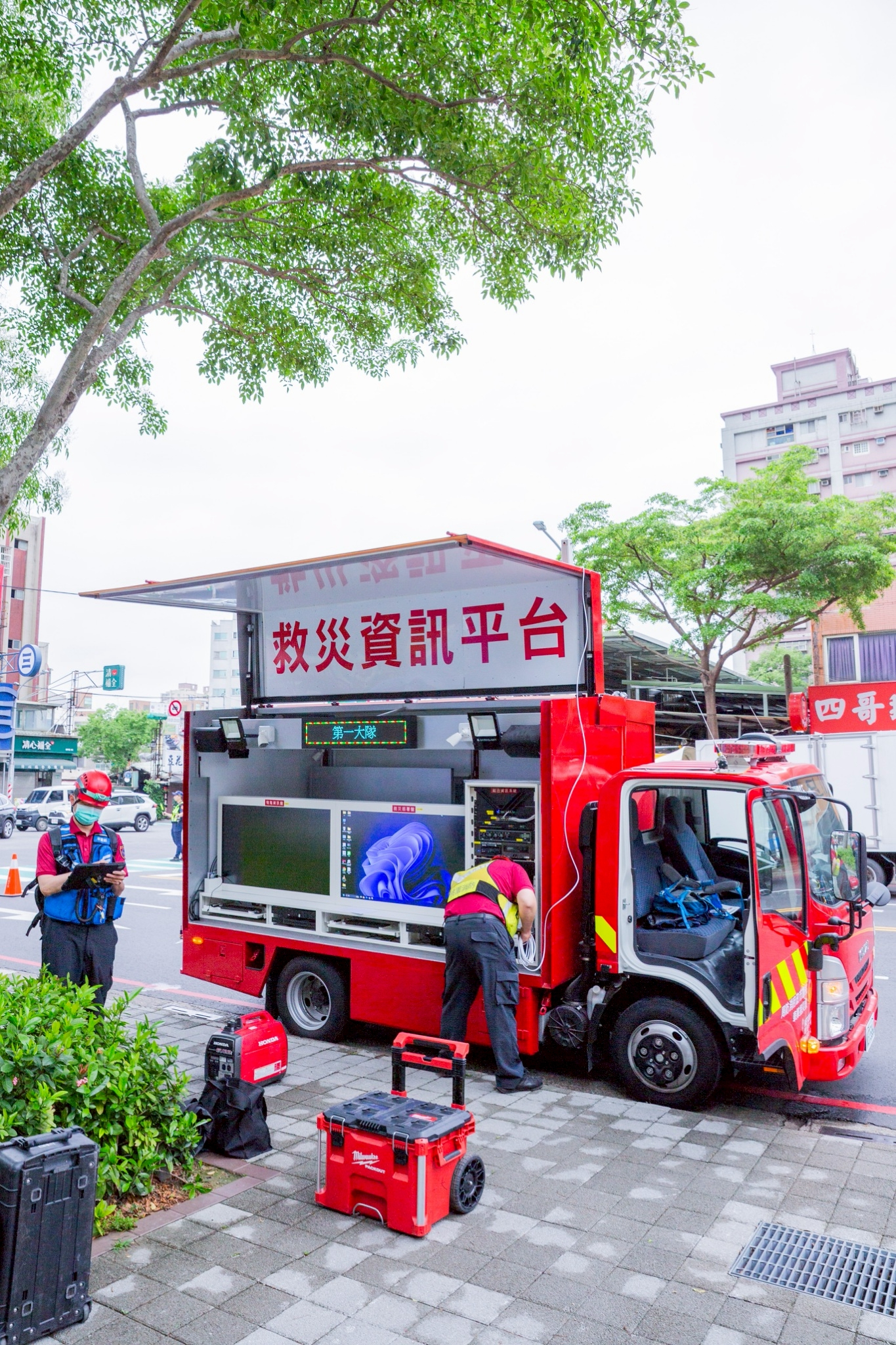桃消第一大隊救災資訊平台車首度亮相 攜手商場提升災害應變能力 ghdfqe5 3