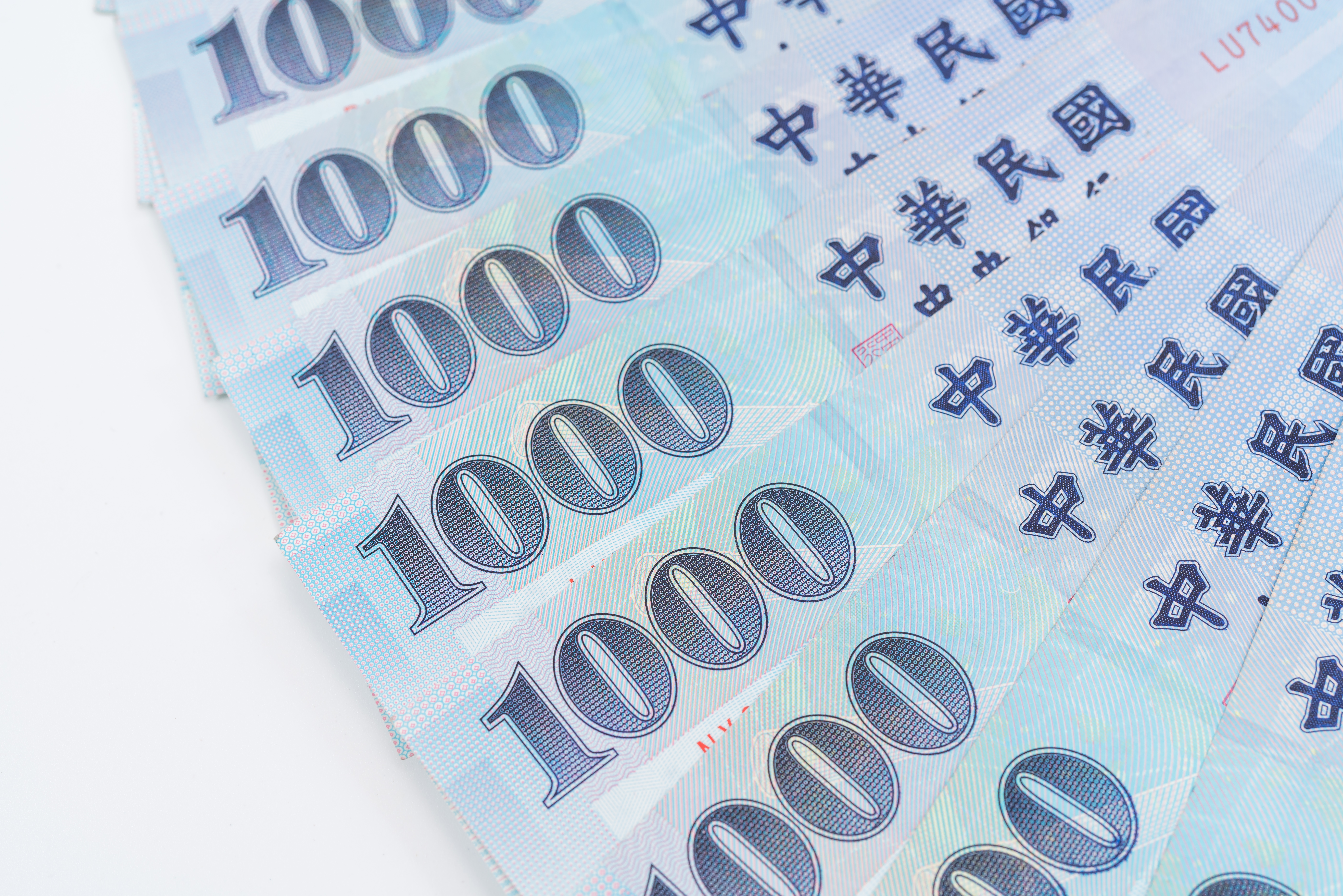 倒數計時!桃園「北方麵飯館」開出千萬發票 獎金恐充公 high angle view paper currencies table 1
