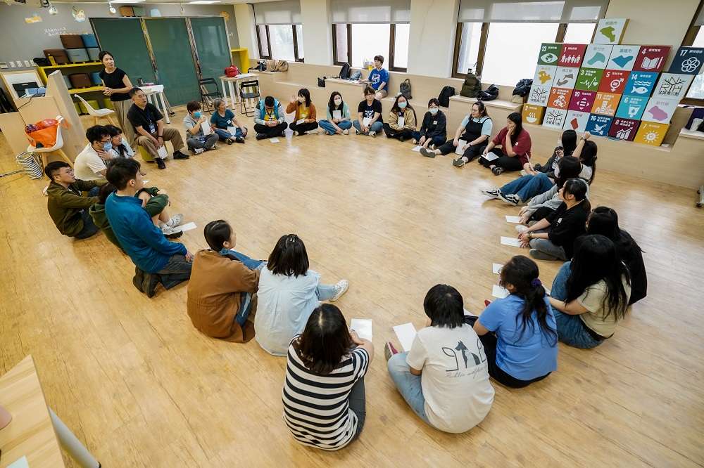 桃園青年局啟動志工隊招募 邀你一起創造公益影響力 圖6志工服務行前訓練及討論 0 0