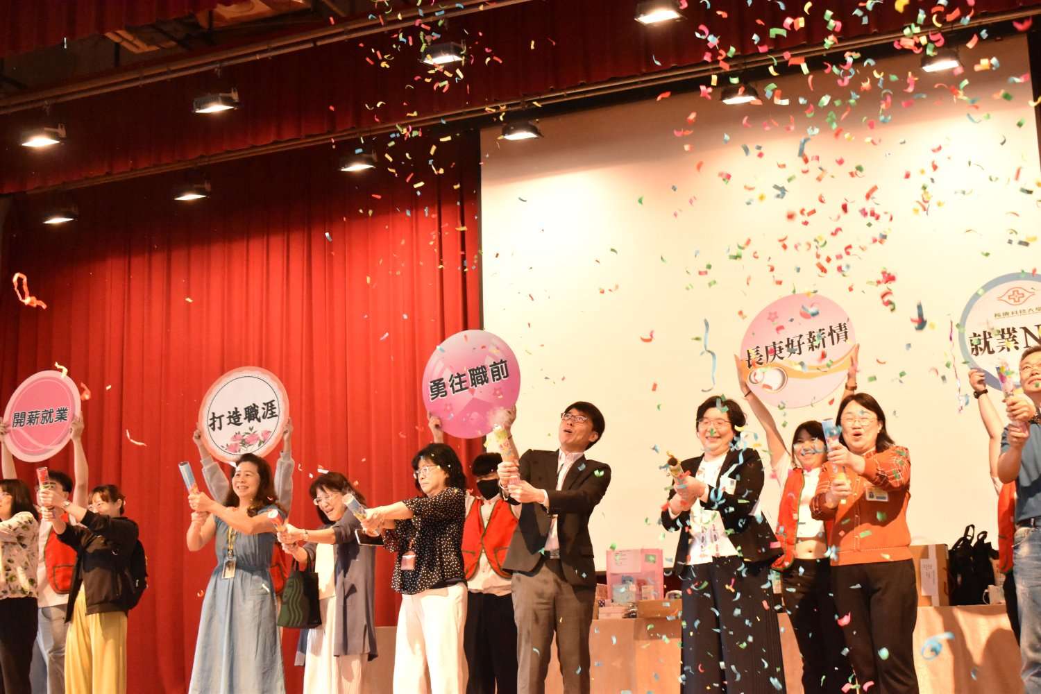 長庚科大人才超夯!170家企業齊聚校園徵才博覽會 圖說2 0