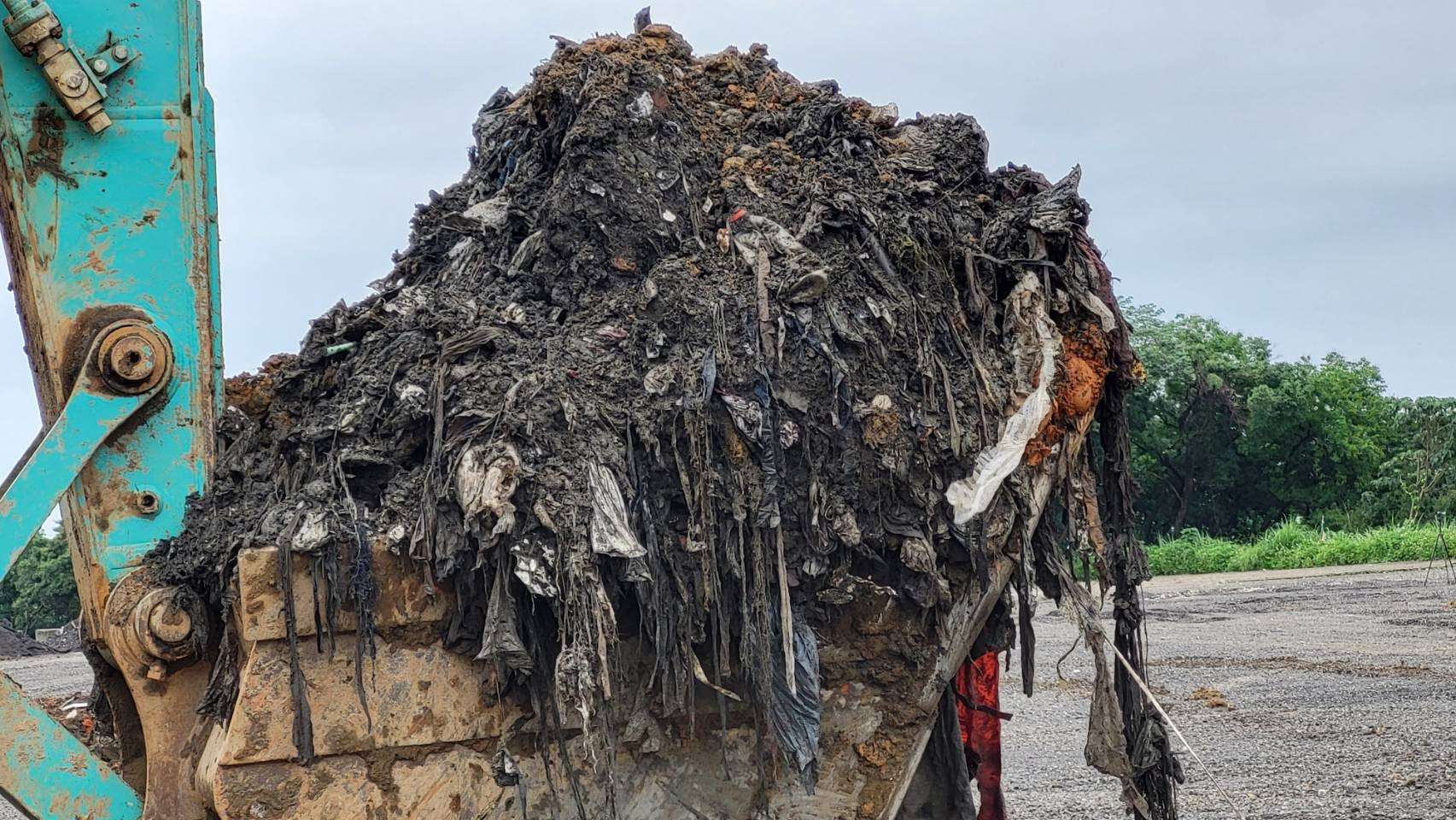 桃園檢調警環攜手破獲非法回填廢棄物 土地管理人下場曝光 第4張 3