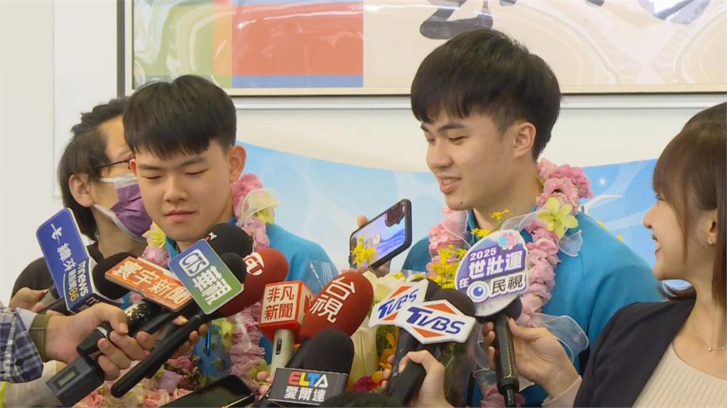 「柚香林萌」桌球世錦賽奪銀返台 被問新綽號感想笑喊：聽起來很好喝