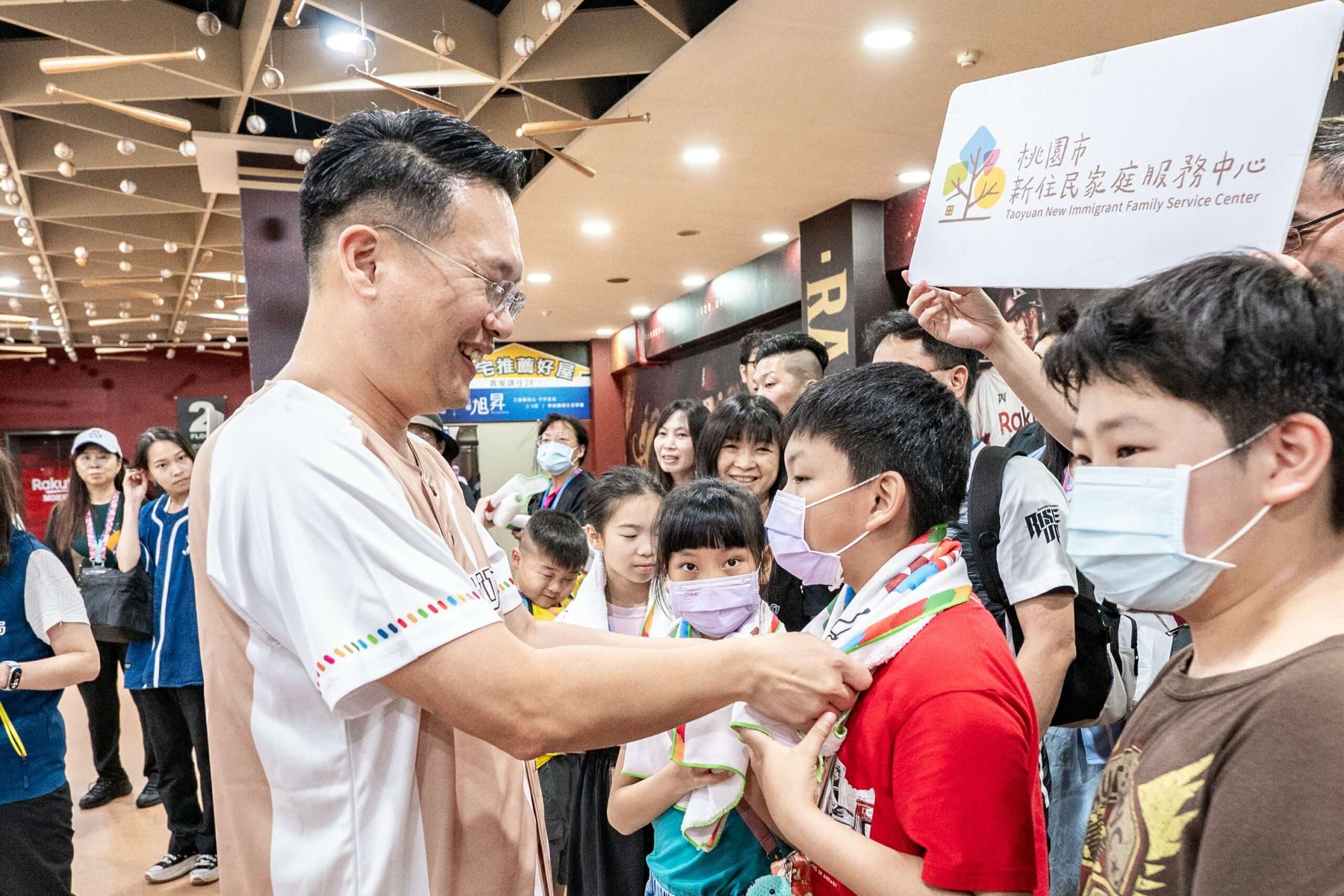 樂天桃園棒球場開辦「永續趴」蘇俊賓號召民眾響應環保綠生活 06640afb 612e 4fc7 8b72 c5bc41ccb0a8 scaled