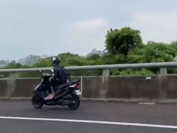 導航設錯!無照越籍男騎士誤闖國道 下場慘了 1748235928847