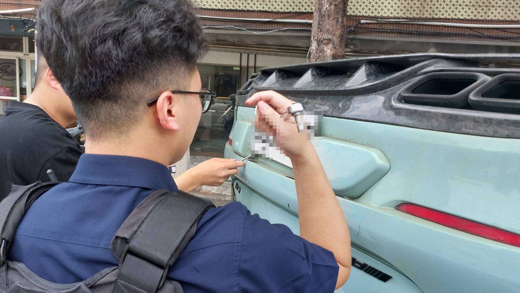 駕駛精神不濟自撞翻車 假車牌曝光遭逮移送 2171268 0