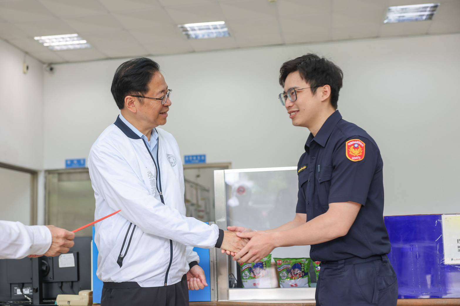 民眾失竊皮包藏回憶 警奔波找回落實熱忱服務 市長頒獎表揚 328777 0