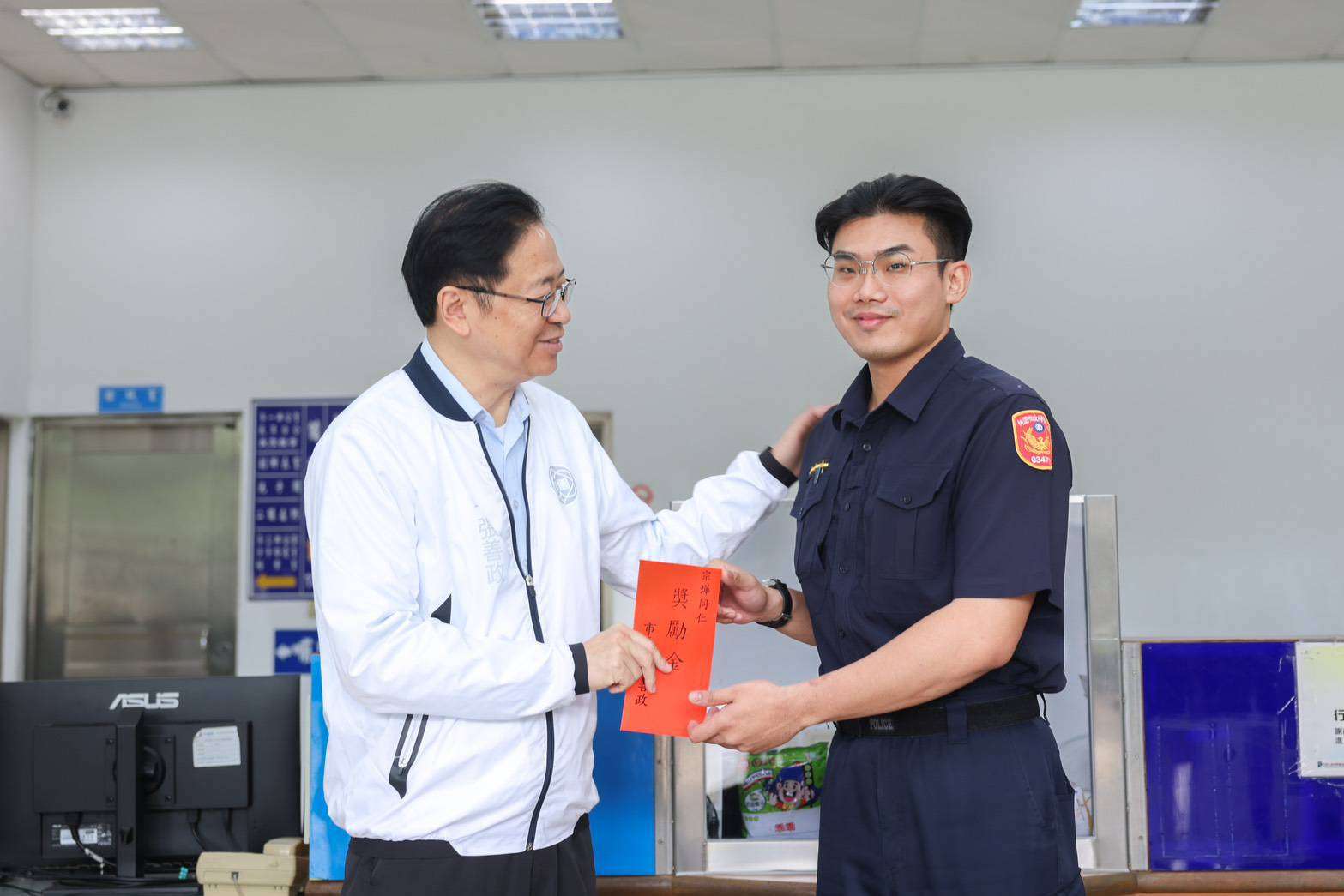 民眾失竊皮包藏回憶 警奔波找回落實熱忱服務 市長頒獎表揚 328778 0