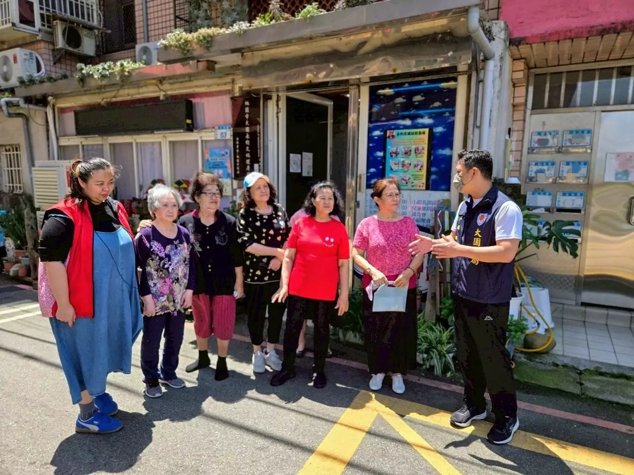 強化長者交安、反詐觀念 大園警用桌遊互動教防詐 強化長者交安、反詐觀念 大園警用桌遊互動教防詐