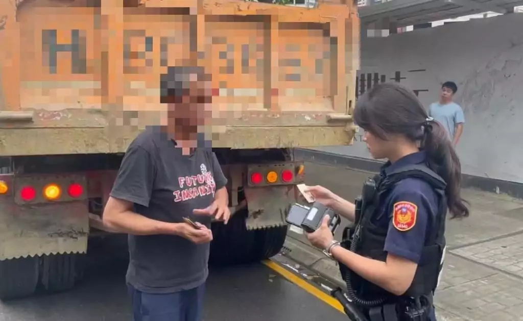 砂石車肇事風險高 桃警啟動專案全面取締大型車違規 砂石車肇事風險高 桃警啟動專案全面取締大型車違規