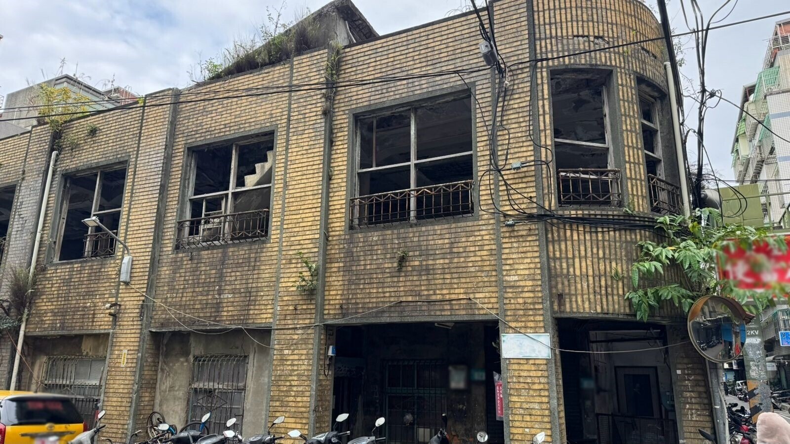 超悚屋況!土塊剝落、鋼筋鏽蝕又外露 新北2處海砂屋脫胎換骨