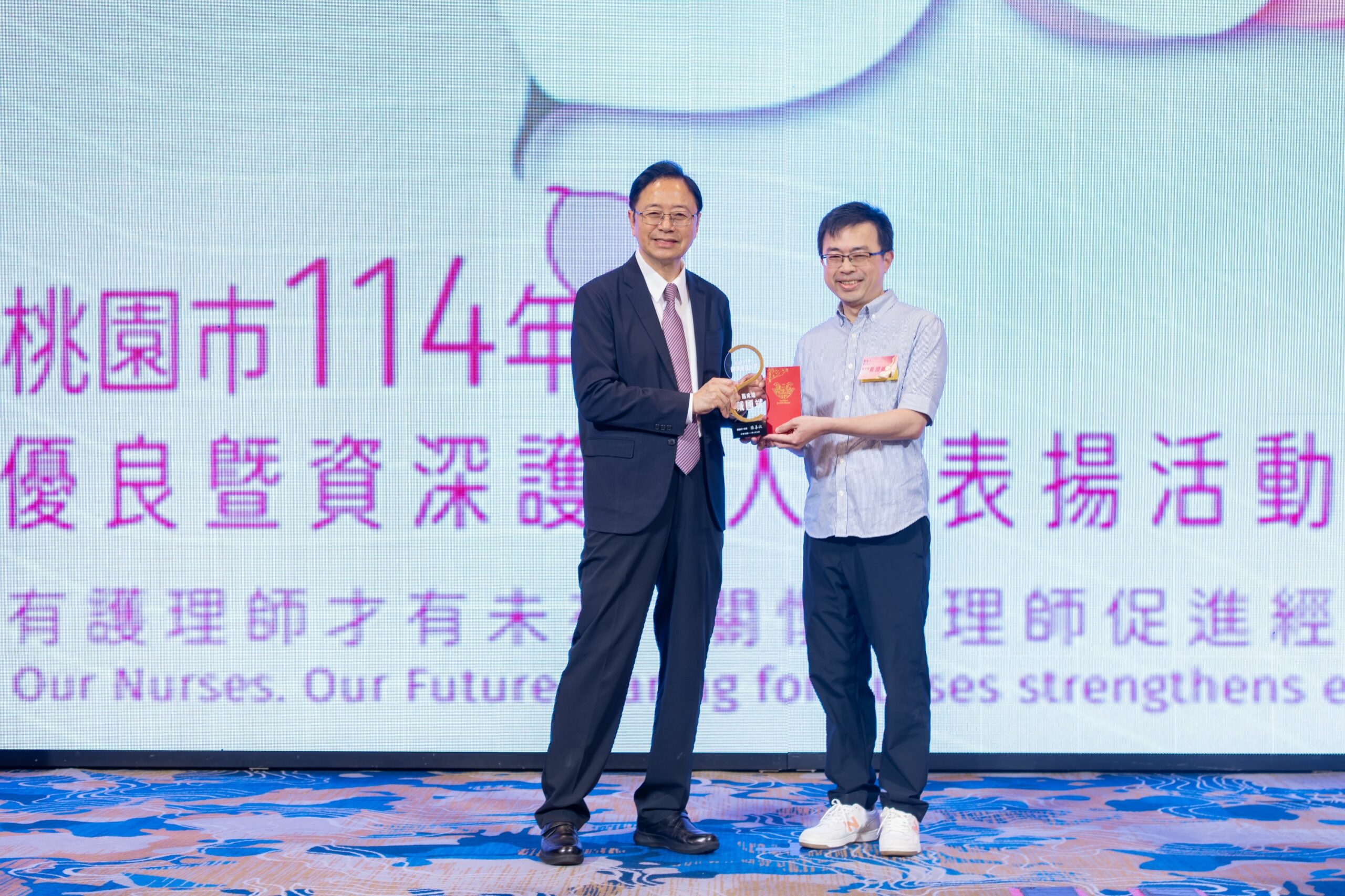 護師節前夕表揚197優良護理人員 張善政感謝守護市民健康 508fb348 214c 42c0 863c 2b3d7b430bcf scaled