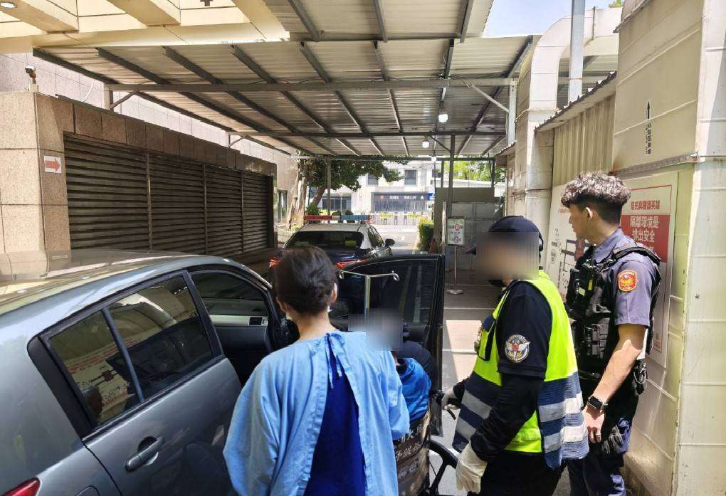 民眾昏倒命懸一線 蘆竹警火速開道搶救黃金6分鐘 620992