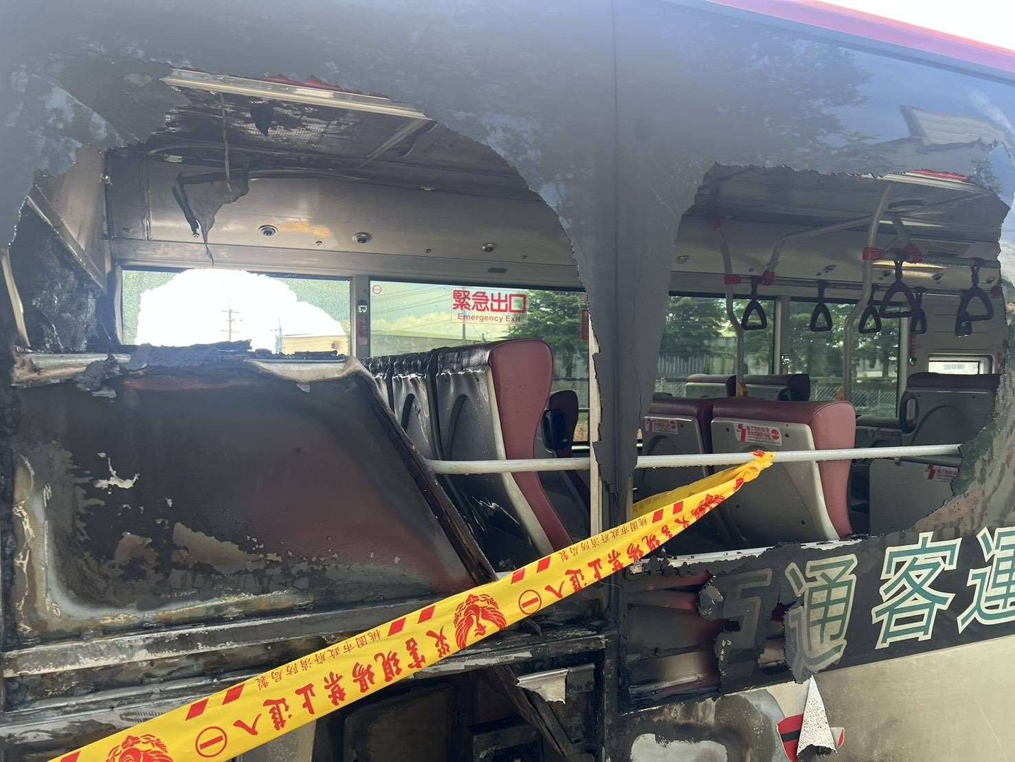 【有片】行駛途中突遭火舌吞噬!平鎮公車燒成廢鐵 621982 0