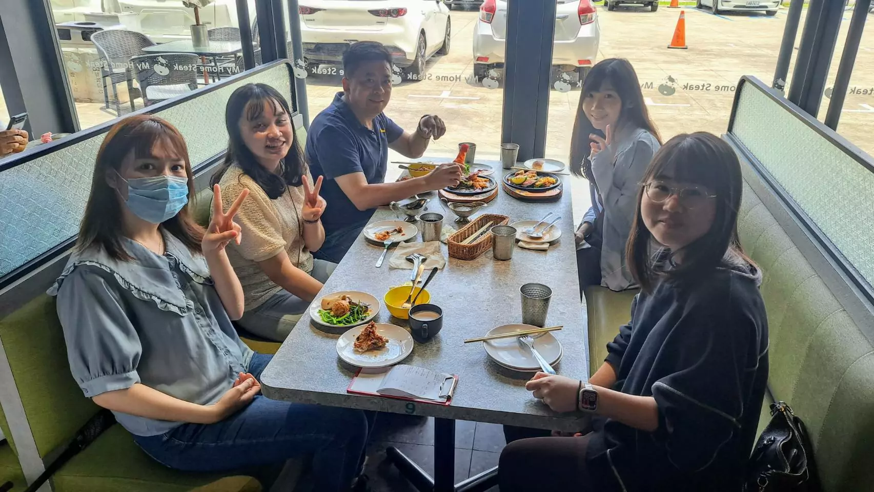蘆竹警溫馨慶祝母親節 辦聚餐感謝女力貢獻 蘆竹警溫馨慶祝母親節 辦聚餐感謝女力貢獻