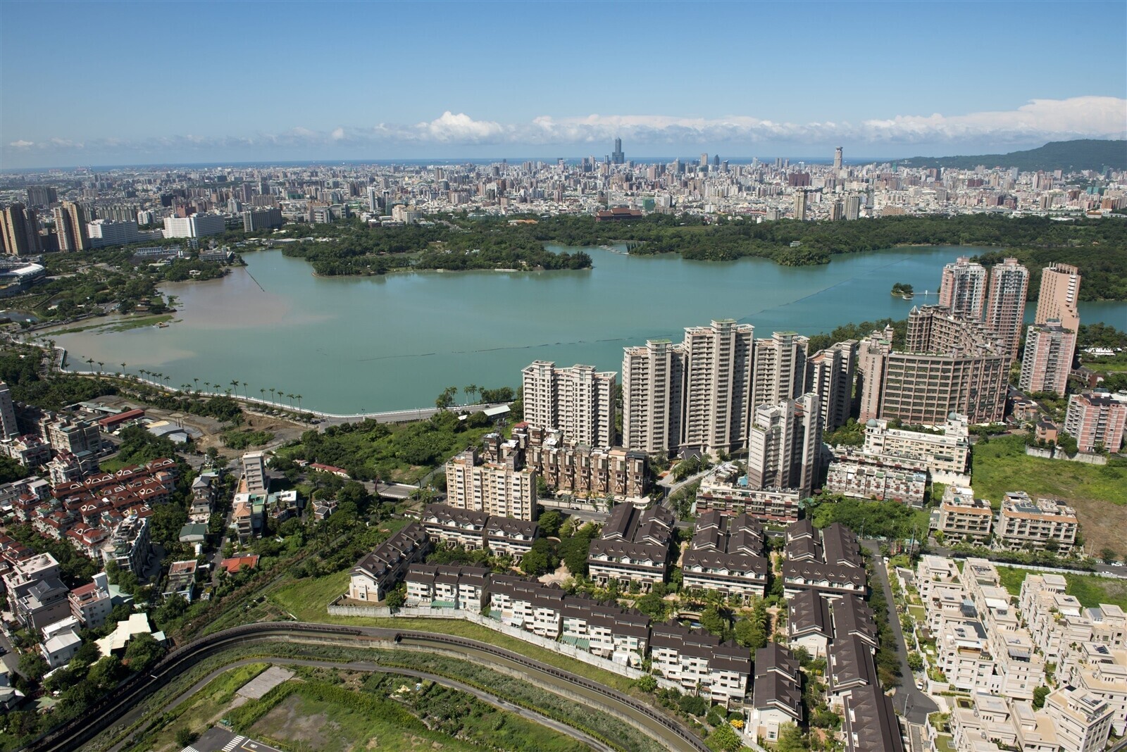 一年就暴跌15% 高雄這2區「跌回1字頭」